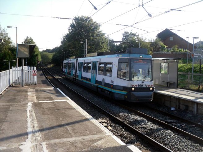 Tram arrives at Woodlands Road Photo of Metrolink tram at Woodlands Road