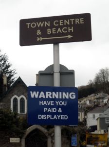 Sign pointing to the Town Centre and Beach