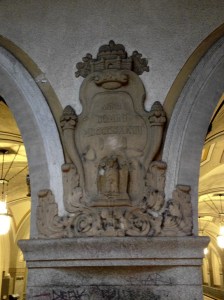Carved crest at Heidelberger Platz